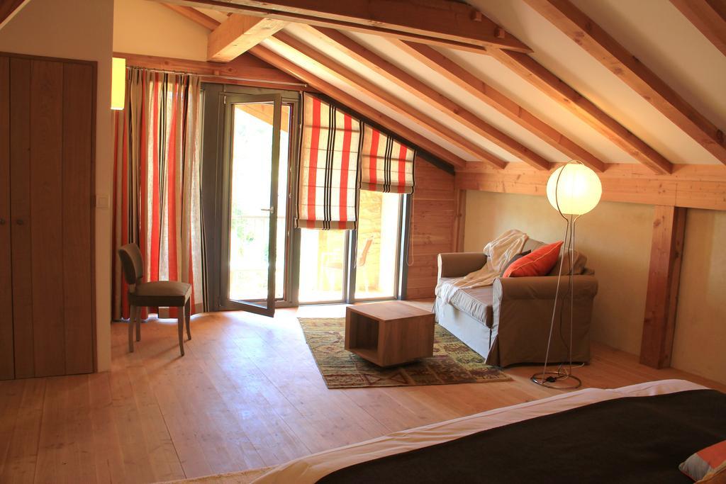 Hollyoaks Estate Hotel Saint-Pons-la-Calm Quarto foto