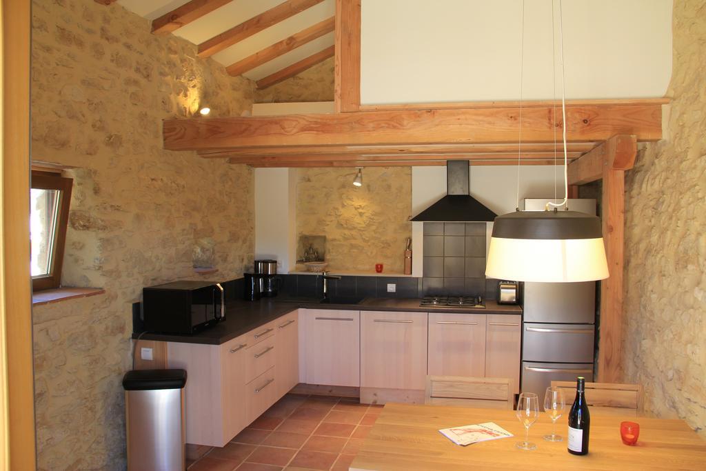 Hollyoaks Estate Hotel Saint-Pons-la-Calm Quarto foto