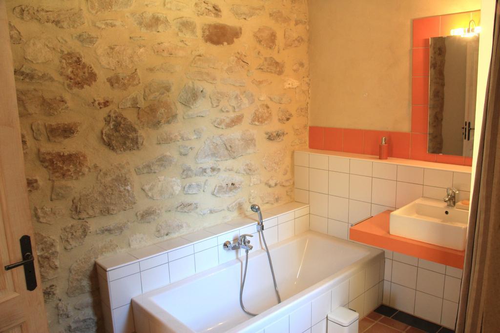 Hollyoaks Estate Hotel Saint-Pons-la-Calm Quarto foto