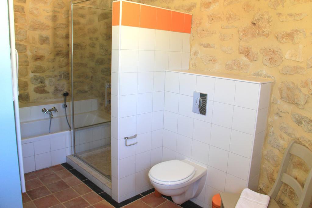 Hollyoaks Estate Hotel Saint-Pons-la-Calm Quarto foto